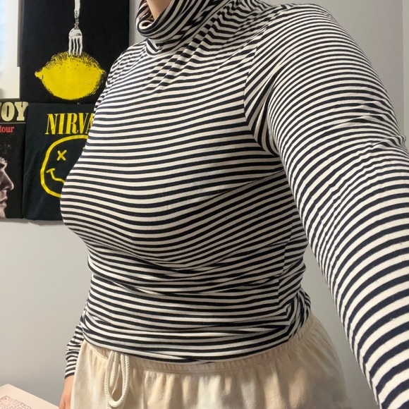 H&M stripped turtleneck - Picture 8 of 10